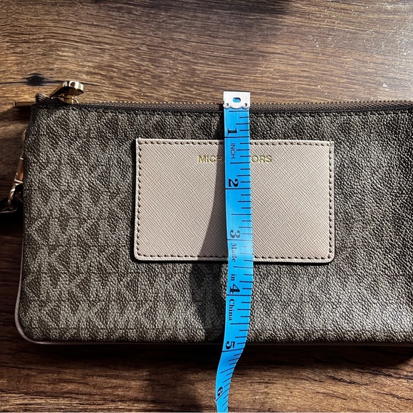 Michael kors zippered Brown and tan 2 zippered wallet/wristlet - Picture 16 of 16